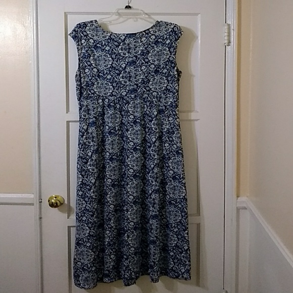 Woman's Dress - Picture 3 of 3